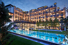 Sportpool mit Liegebereich Wellnesshotel Jagdhof in Röhrnbach